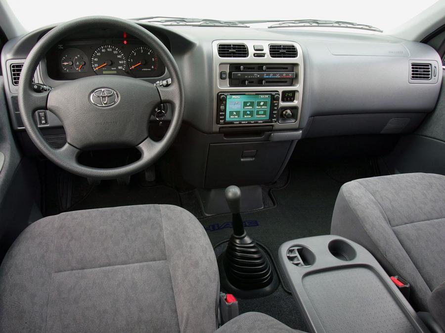  Toyota Hiace 2006 года  (фото 21 из 27)